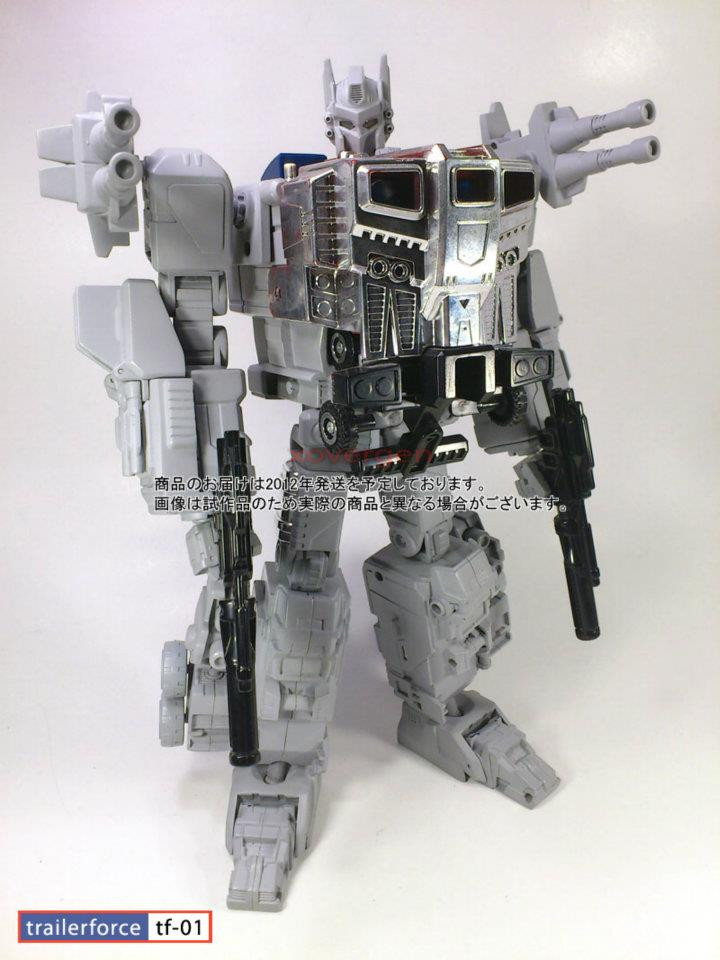 Apex Bomber with the Masterarmor prototype in robot mode